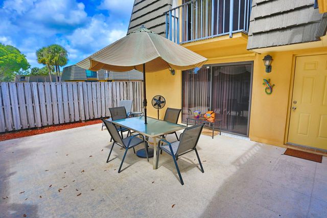 325 3RD Way, West Palm Beach, FL 33407