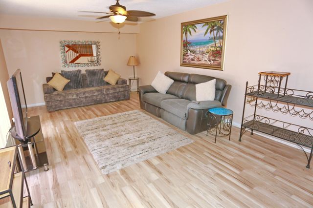 325 3RD Way, West Palm Beach, FL 33407