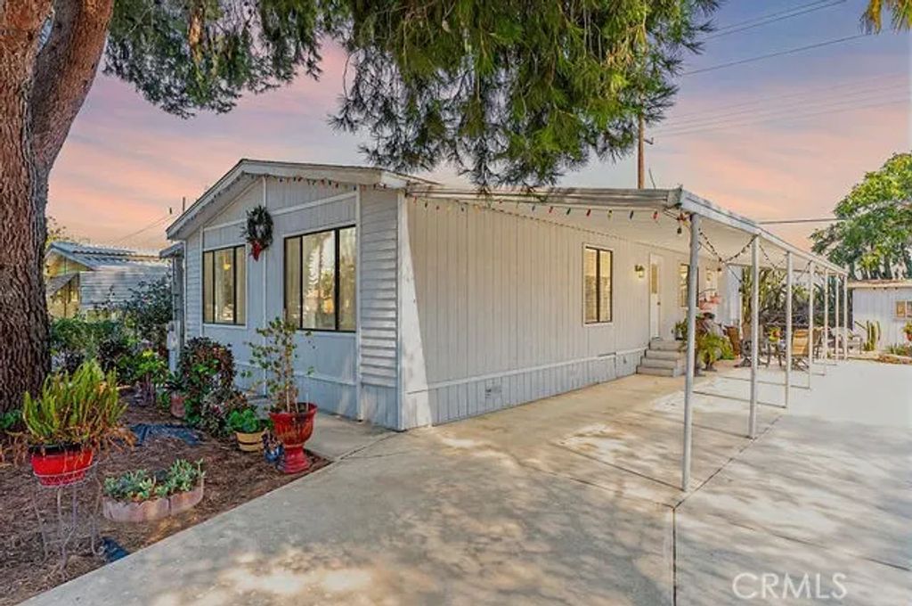 3017 Lake View Drive, Perris, CA 92571