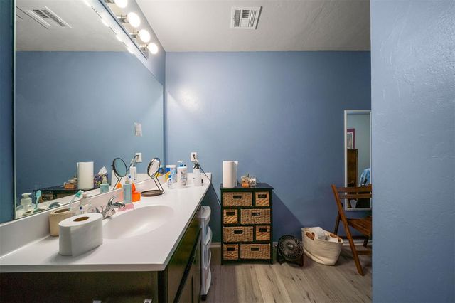 914 Karlee Court, Midwest City, OK 73130