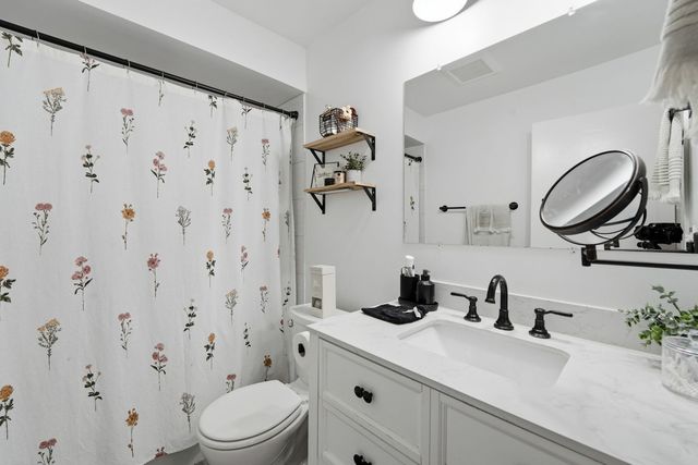 9331 Landings Lane 305, Des Plaines, IL 60016