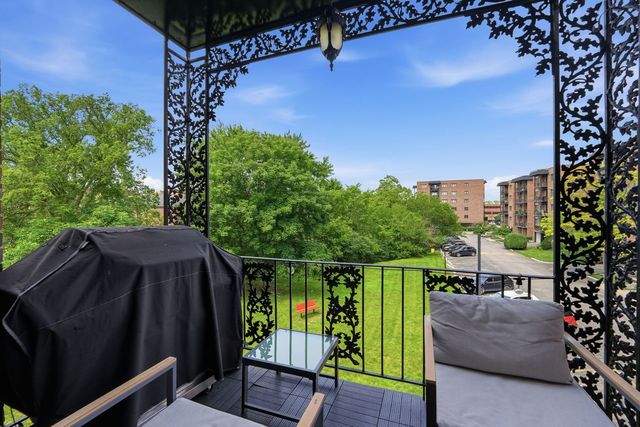9331 Landings Lane 305, Des Plaines, IL 60016