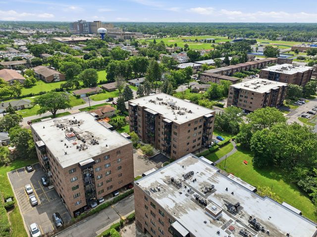 9331 Landings Lane 305, Des Plaines, IL 60016