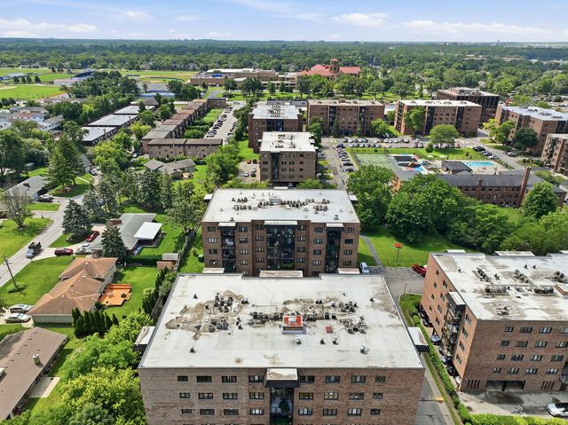 9331 Landings Lane 305, Des Plaines, IL 60016