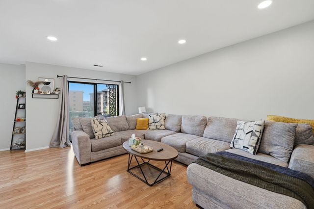 9331 Landings Lane 305, Des Plaines, IL 60016
