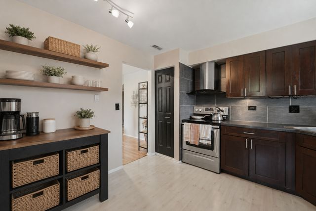 9331 Landings Lane 305, Des Plaines, IL 60016