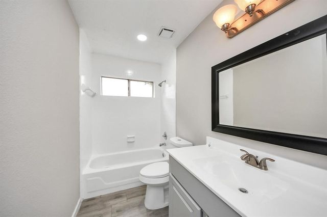 4915 Pecan Grove Dr, Pearland, TX 77584