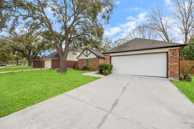 4915 Pecan Grove Dr, Pearland, TX 77584