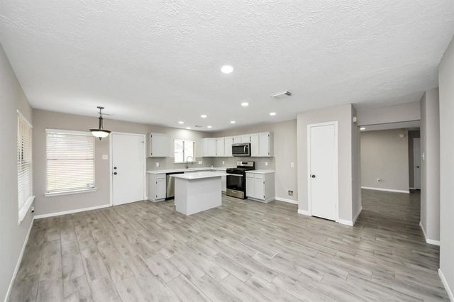 4915 Pecan Grove Dr, Pearland, TX 77584