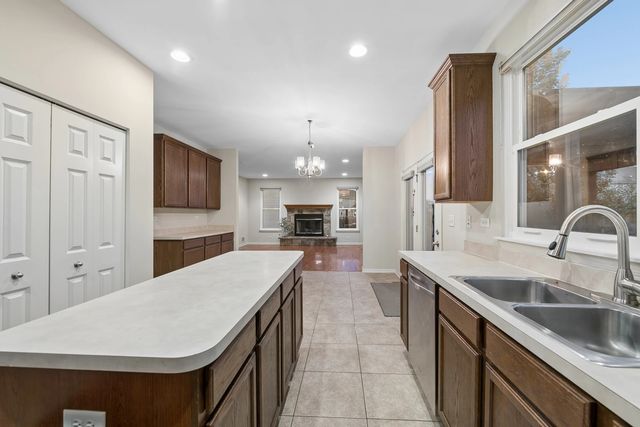 207 Willington Way, Oswego, IL 60543