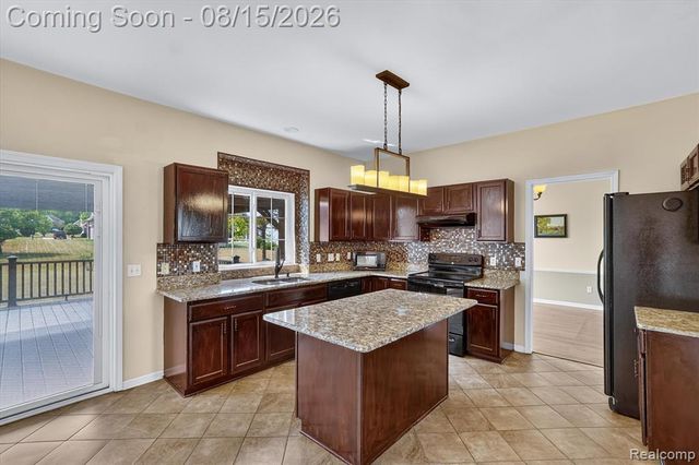 4433 Brighton Drive, Grand Blanc, MI 48439