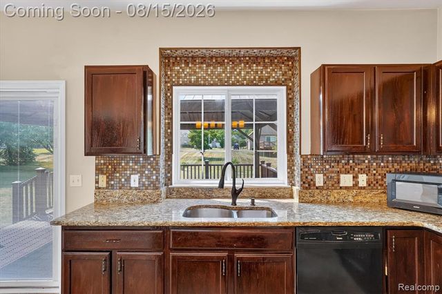 4433 Brighton Drive, Grand Blanc, MI 48439