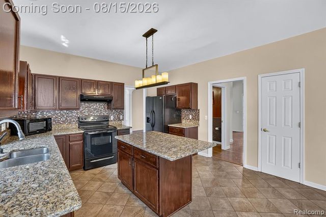 4433 Brighton Drive, Grand Blanc, MI 48439