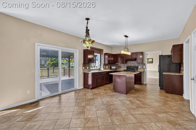 4433 Brighton Drive, Grand Blanc, MI 48439