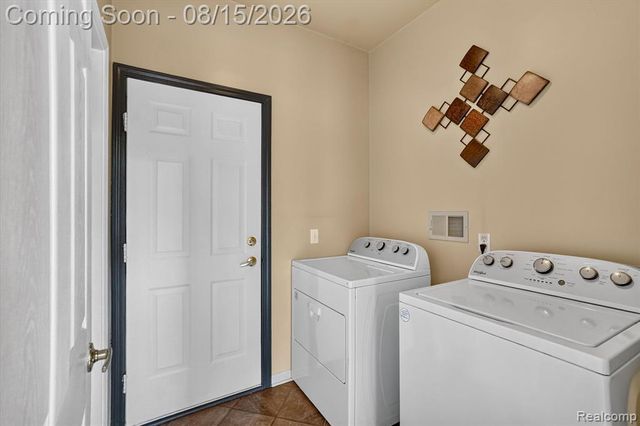 4433 Brighton Drive, Grand Blanc, MI 48439
