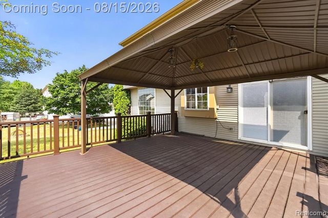 4433 Brighton Drive, Grand Blanc, MI 48439