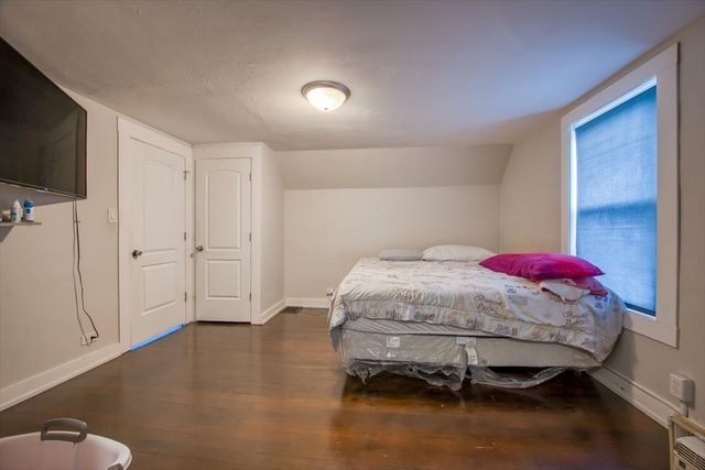 702 Jackson Street, Aurora, IL 60505