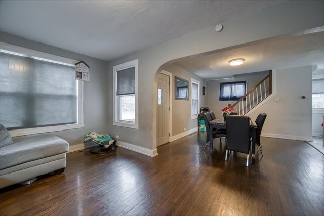 702 Jackson Street, Aurora, IL 60505