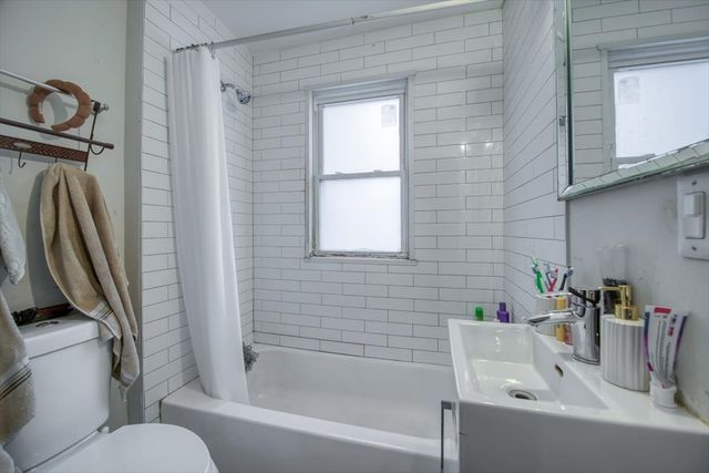 702 Jackson Street, Aurora, IL 60505