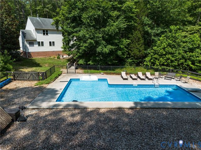 16184 Point Beverley Ct, Montpelier, VA 23192