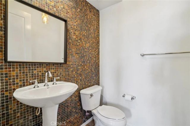 1420 E Via Escuela, Palm Springs, CA 92262