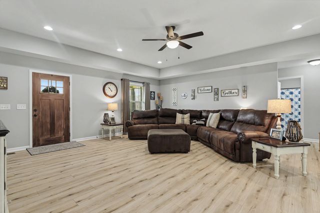 378 Randall Ln, Manchester, TN 37355