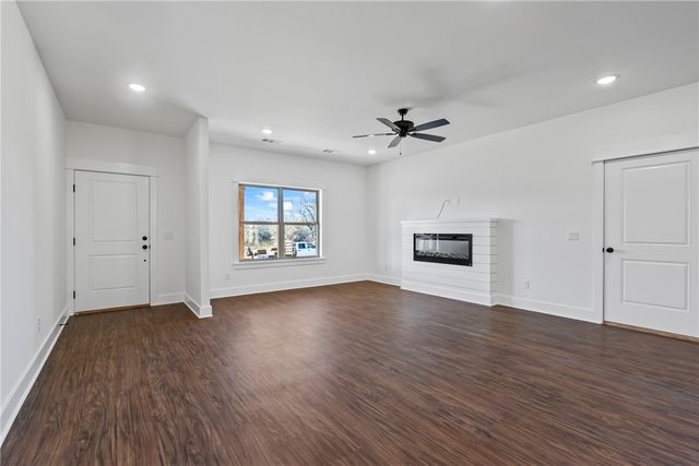 90 W Watson Lane, Farmington, AR 72730