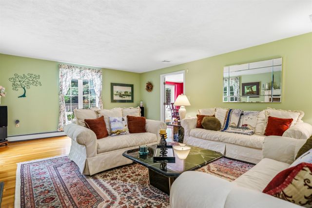 34 Old Stage Road, Hampton Falls, NH 03844