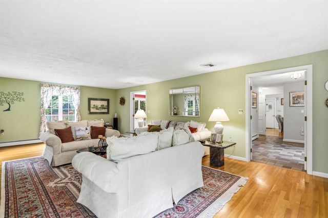 34 Old Stage Road, Hampton Falls, NH 03844