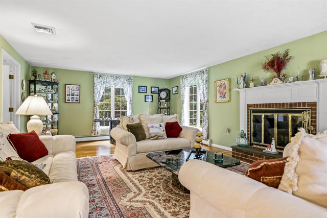 34 Old Stage Road, Hampton Falls, NH 03844