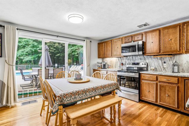 34 Old Stage Road, Hampton Falls, NH 03844