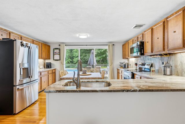 34 Old Stage Road, Hampton Falls, NH 03844