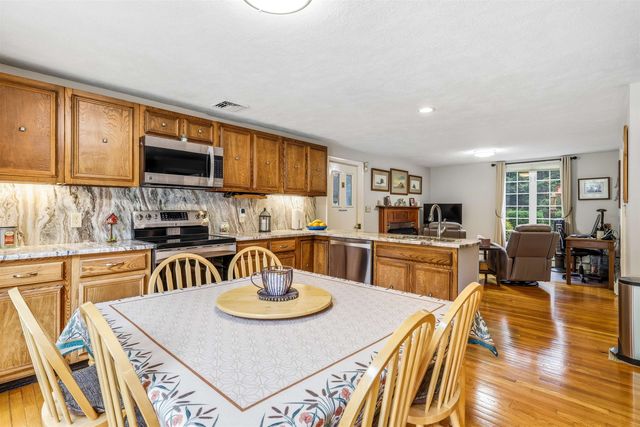 34 Old Stage Road, Hampton Falls, NH 03844