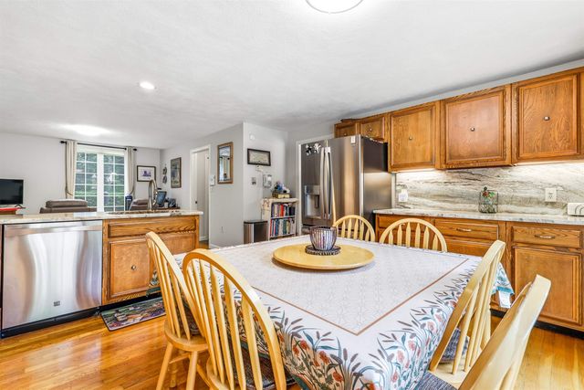 34 Old Stage Road, Hampton Falls, NH 03844