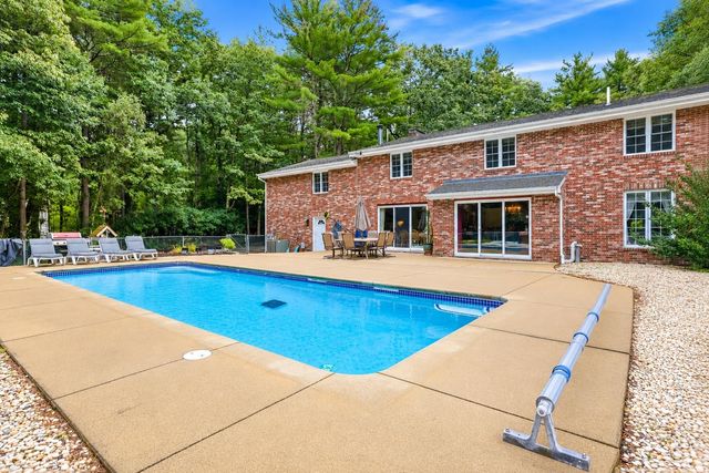 34 Old Stage Road, Hampton Falls, NH 03844