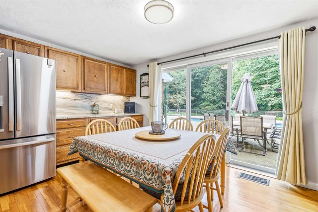 34 Old Stage Road, Hampton Falls, NH 03844