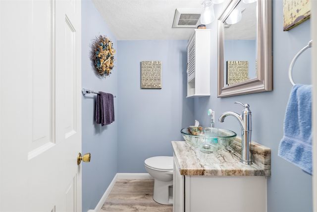 34 Old Stage Road, Hampton Falls, NH 03844
