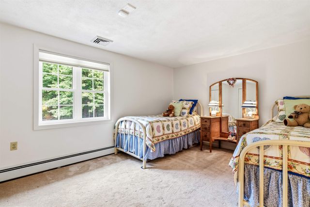 34 Old Stage Road, Hampton Falls, NH 03844