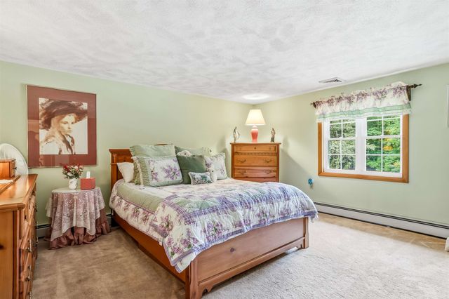 34 Old Stage Road, Hampton Falls, NH 03844
