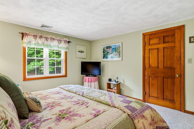34 Old Stage Road, Hampton Falls, NH 03844