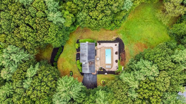 34 Old Stage Road, Hampton Falls, NH 03844