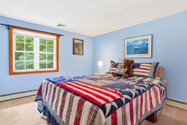 34 Old Stage Road, Hampton Falls, NH 03844