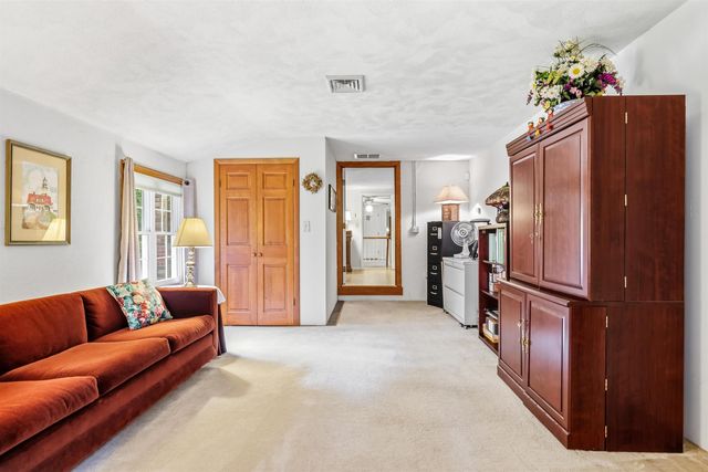 34 Old Stage Road, Hampton Falls, NH 03844