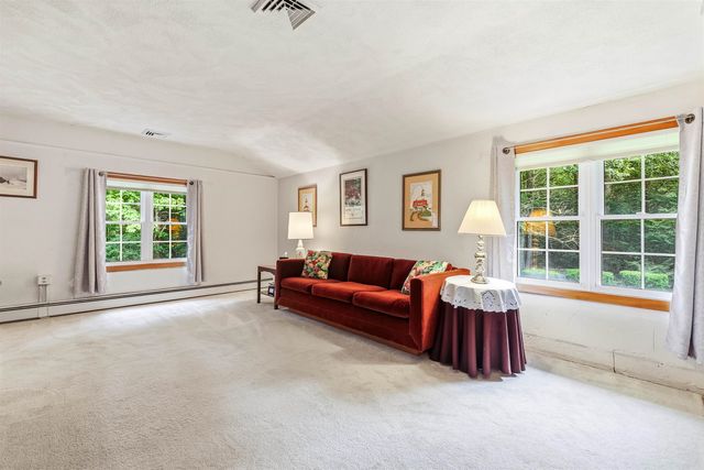 34 Old Stage Road, Hampton Falls, NH 03844