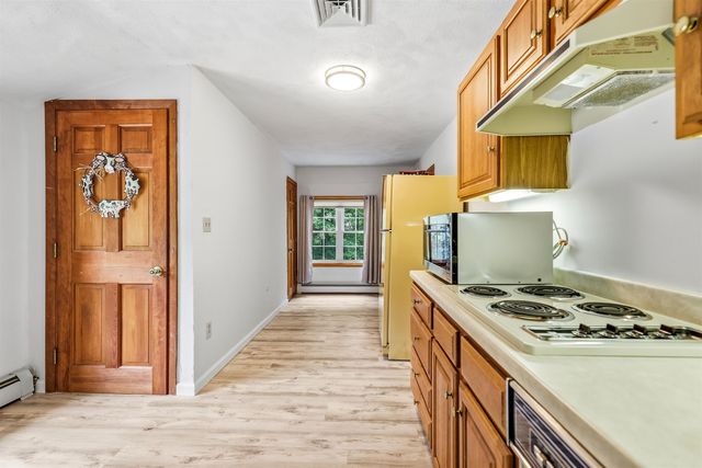 34 Old Stage Road, Hampton Falls, NH 03844