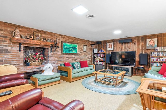 34 Old Stage Road, Hampton Falls, NH 03844