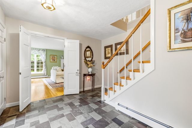 34 Old Stage Road, Hampton Falls, NH 03844
