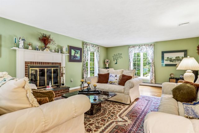 34 Old Stage Road, Hampton Falls, NH 03844
