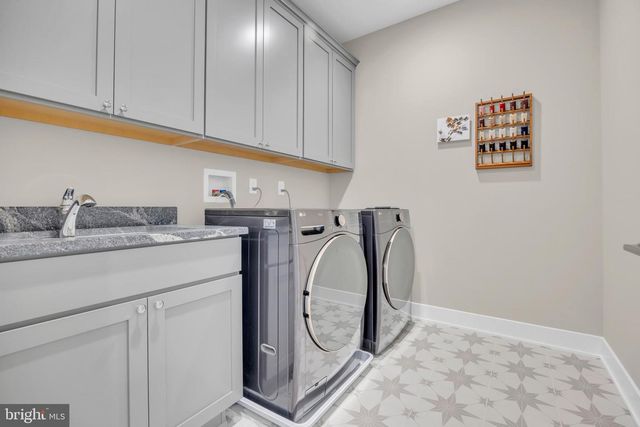 15 LINDER COURT, Middletown, NJ 07748