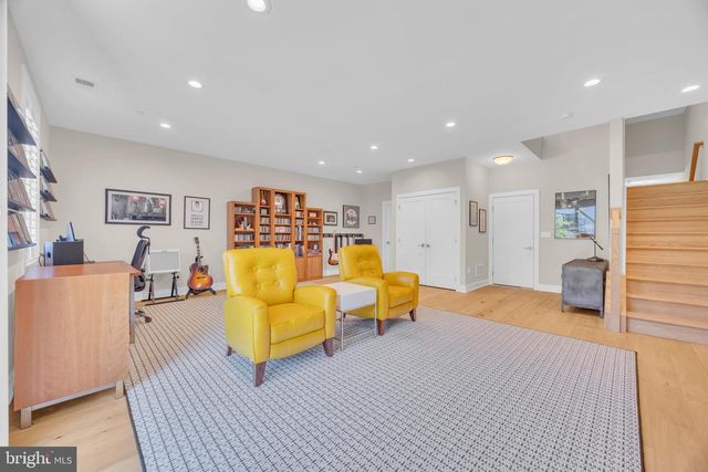 15 LINDER COURT, Middletown, NJ 07748